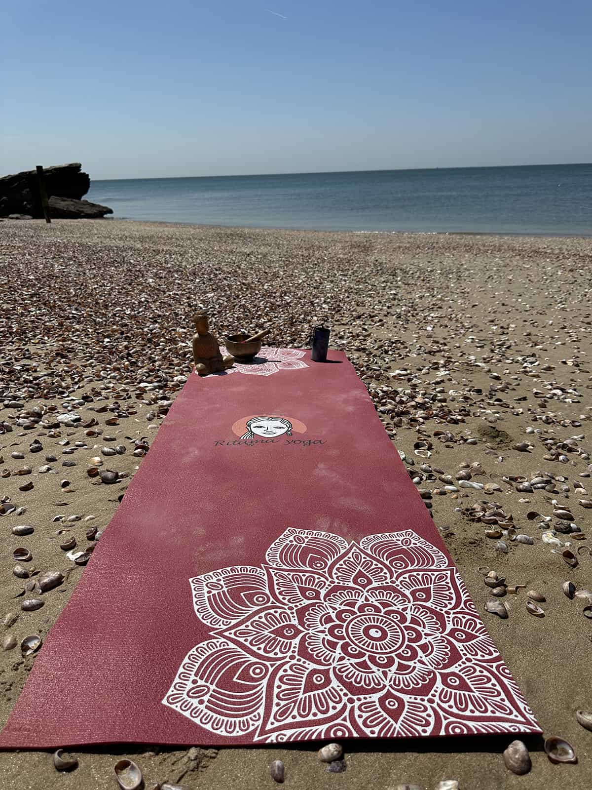 Cours de yoga sur la plage de Pornic