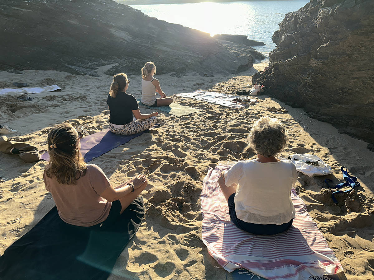 Yoga sur la plage de Gourmalon