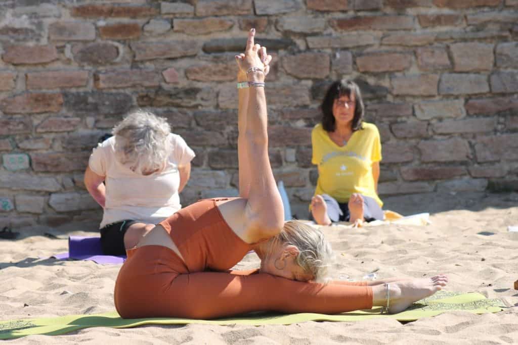 Yoga sur la plage à Pornic